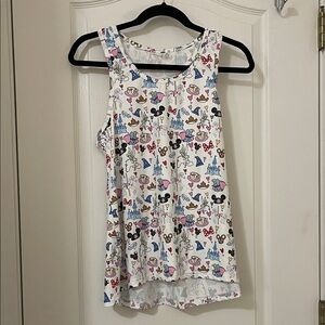 Disney pattern tank top EUC
Pit to pit: 17”